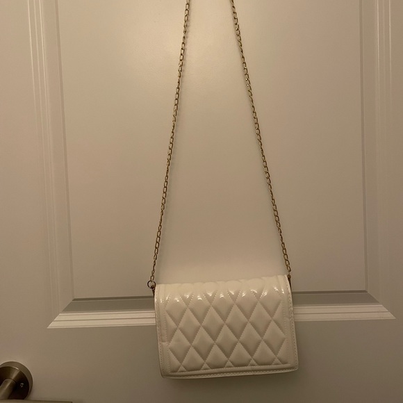 Must go before Jan 6! Faux Leather Chain Bag - Picture 2 of 3